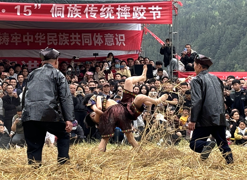 摔跤表演 (2)_proc.jpg
