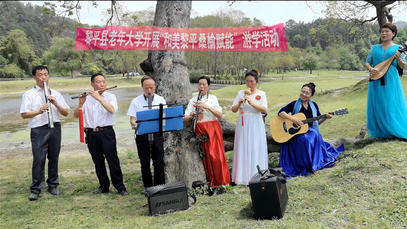 黎平县老年大学开展“和美黎平 桑榆赋能”游学活动 (2)_proc.jpg